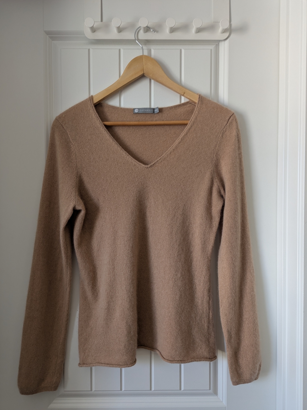 Womens 100% Cashmere V-Neck Sweater - Tan Medium